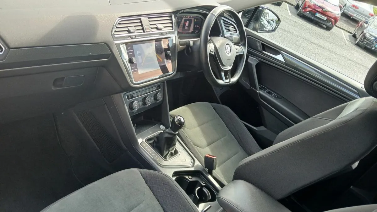 Volkswagen Tiguan Allspace R-Line 2.0 TDI 150HP ** - Image 3