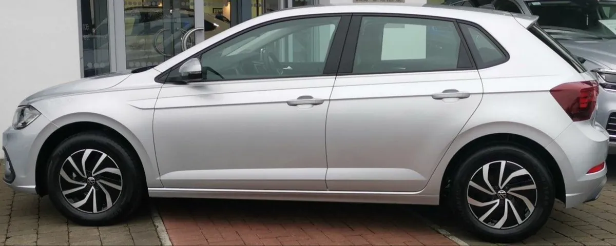 Volkswagen Polo Life 1.0 TSI 95HP **REARVIEW CAMER - Image 4