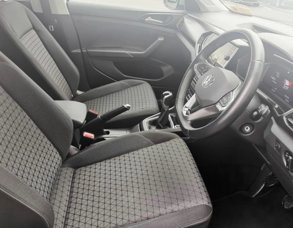 Volkswagen T-Cross Life 1.0 TSI 95HP **REARVIEW CA - Image 3