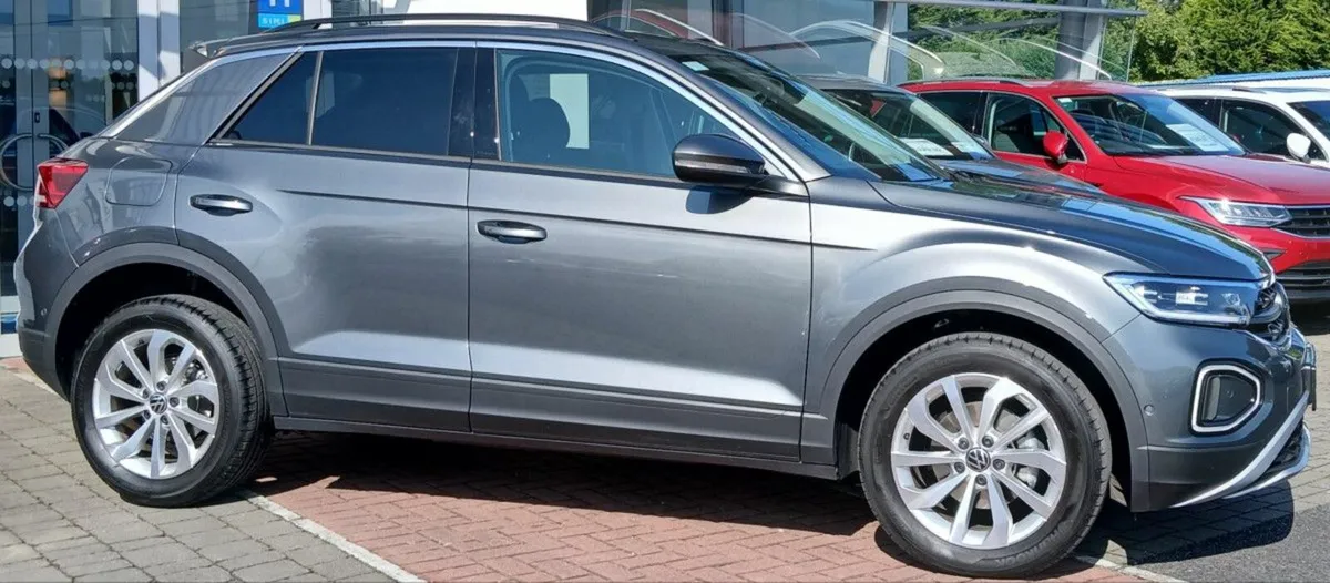 Volkswagen T-Roc EDITION 75 2.0TDI 116HP **REARVIE - Image 2