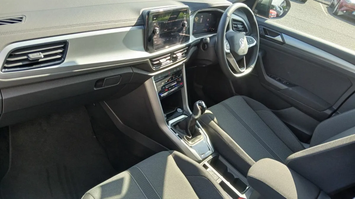 Volkswagen T-Roc EDITION 75 2.0TDI 116HP **REARVIE - Image 3