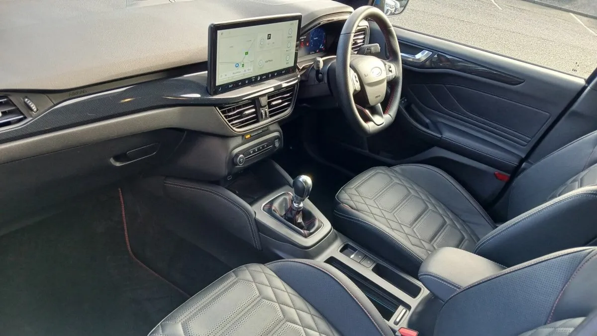 Ford Focus ST-Line Vignale 1.0L EcoBoost 125PS **R - Image 4