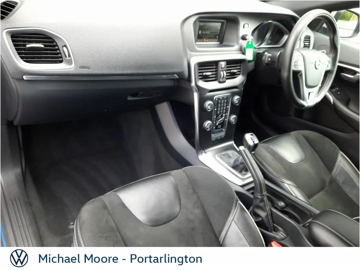 Volvo V40 D2 (120hp) R-Design - Image 4