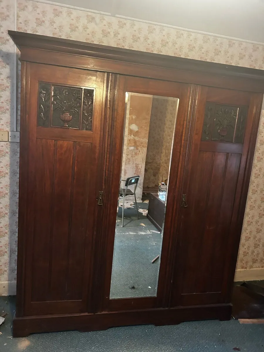 Antique wardrobe - Image 1