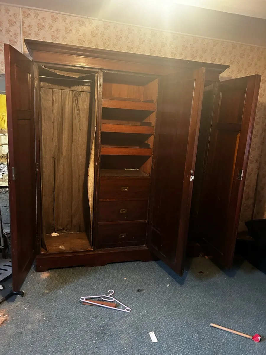 Antique wardrobe - Image 2
