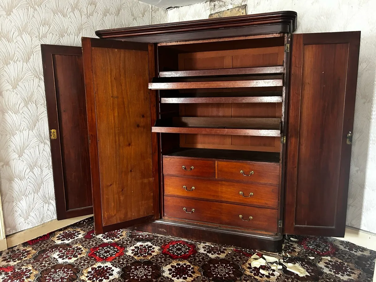 Antique wardrobe - Image 3