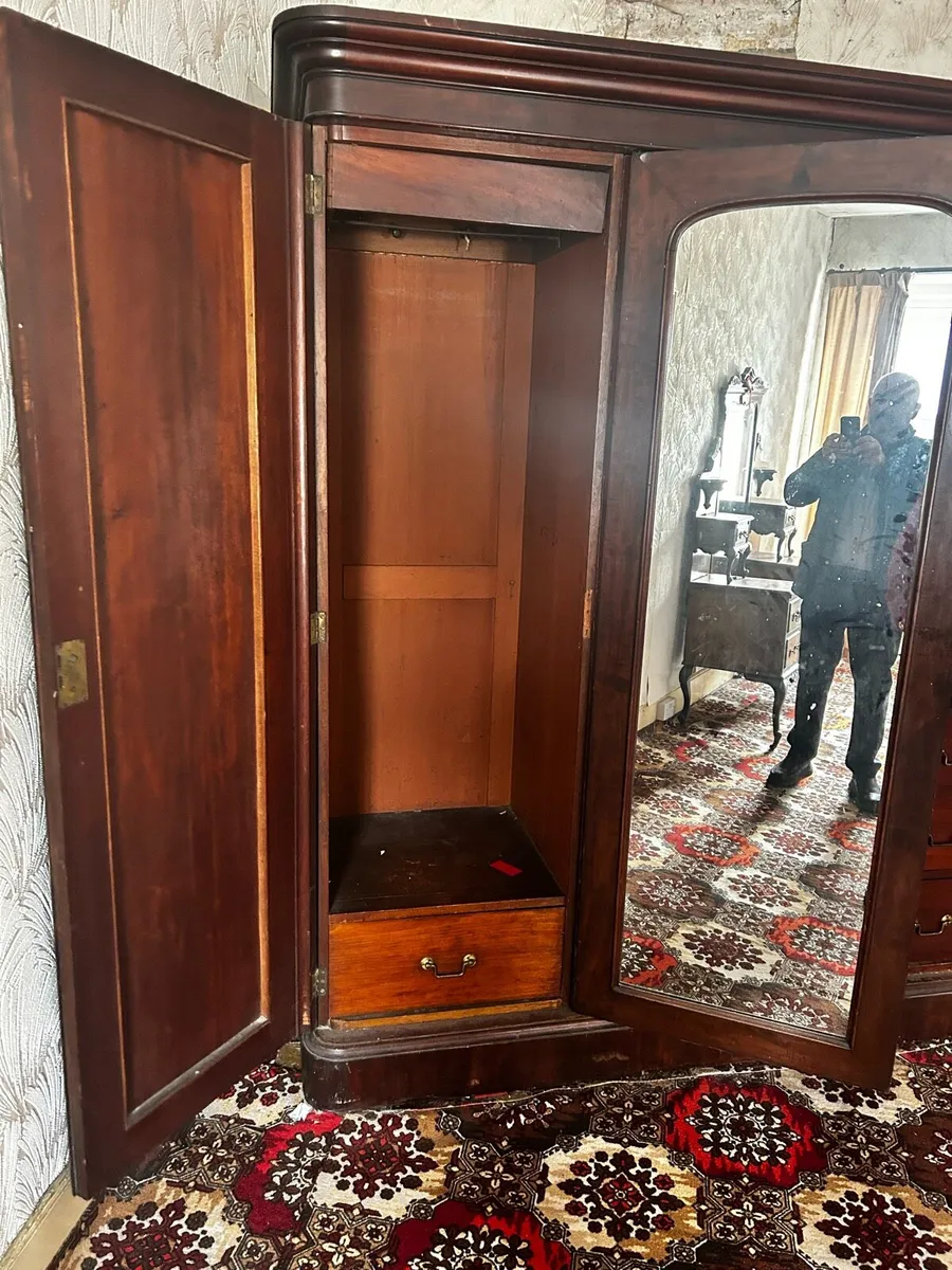 Antique wardrobe - Image 4