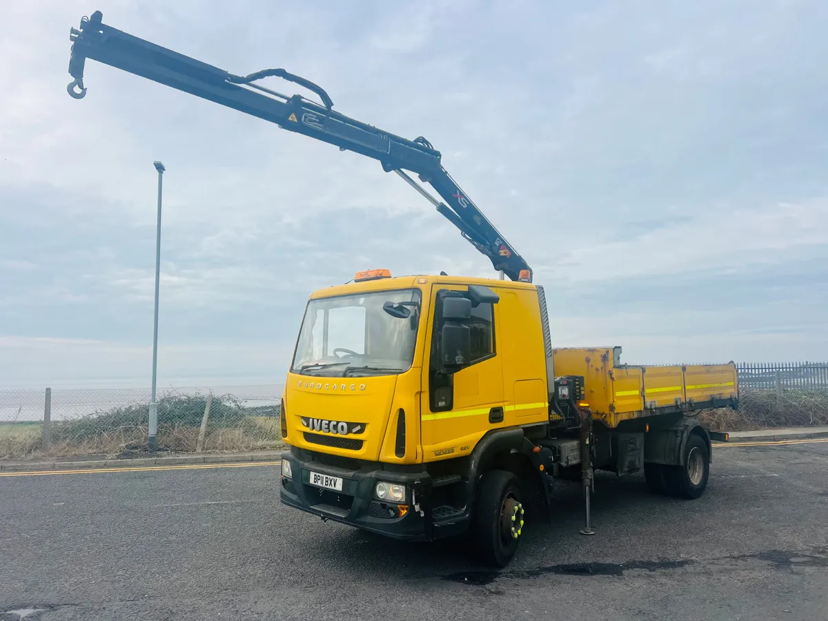 2011 Iveco eurocargo 14/220 tipper grab crane - Image 1