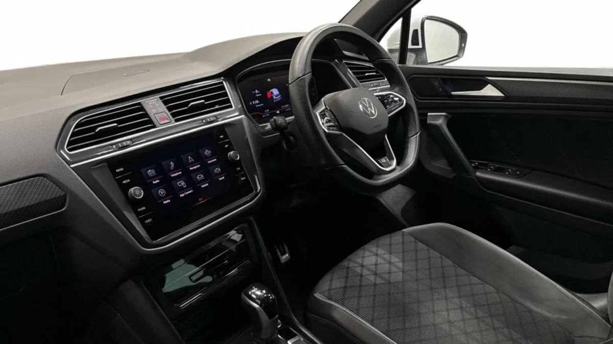 2.0 TDI R-Line SUV 5dr Diesel DSG Euro 6 (s/s) (15 - Image 4