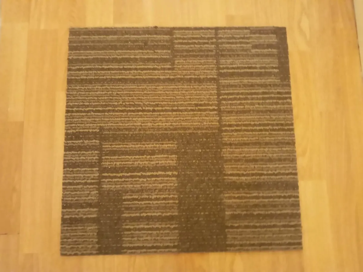 300 x Carpet Tiles for Sale - Image 1