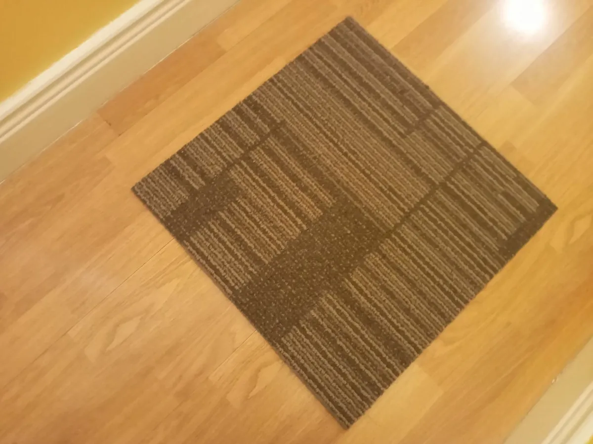 300 x Carpet Tiles for Sale - Image 2
