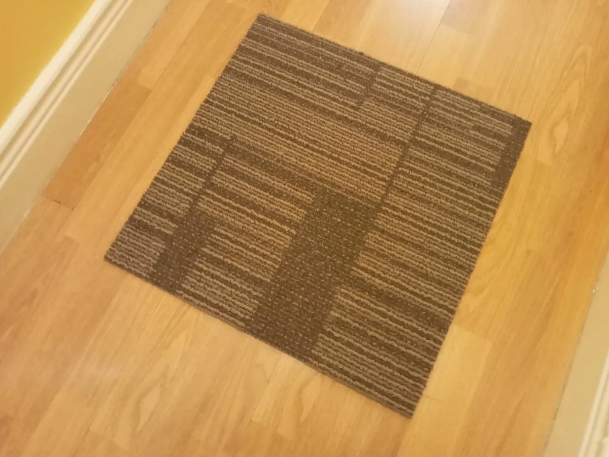 300 x Carpet Tiles for Sale - Image 4