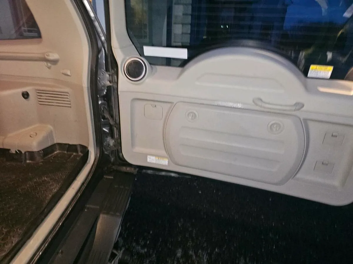 Mitsubishi pajero 5 seater(commercial road tax) - Image 2