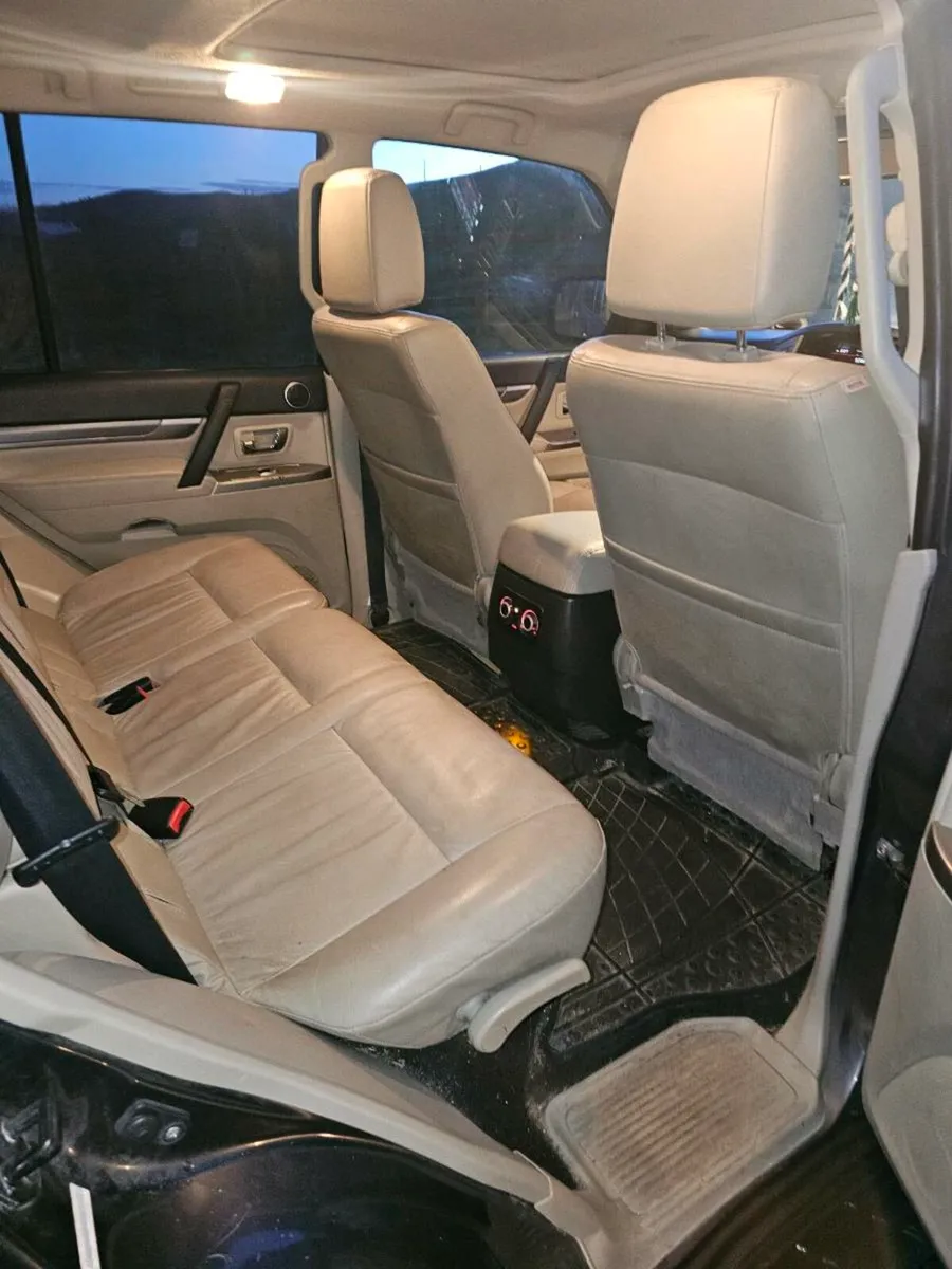 Mitsubishi pajero 5 seater(commercial road tax) - Image 4