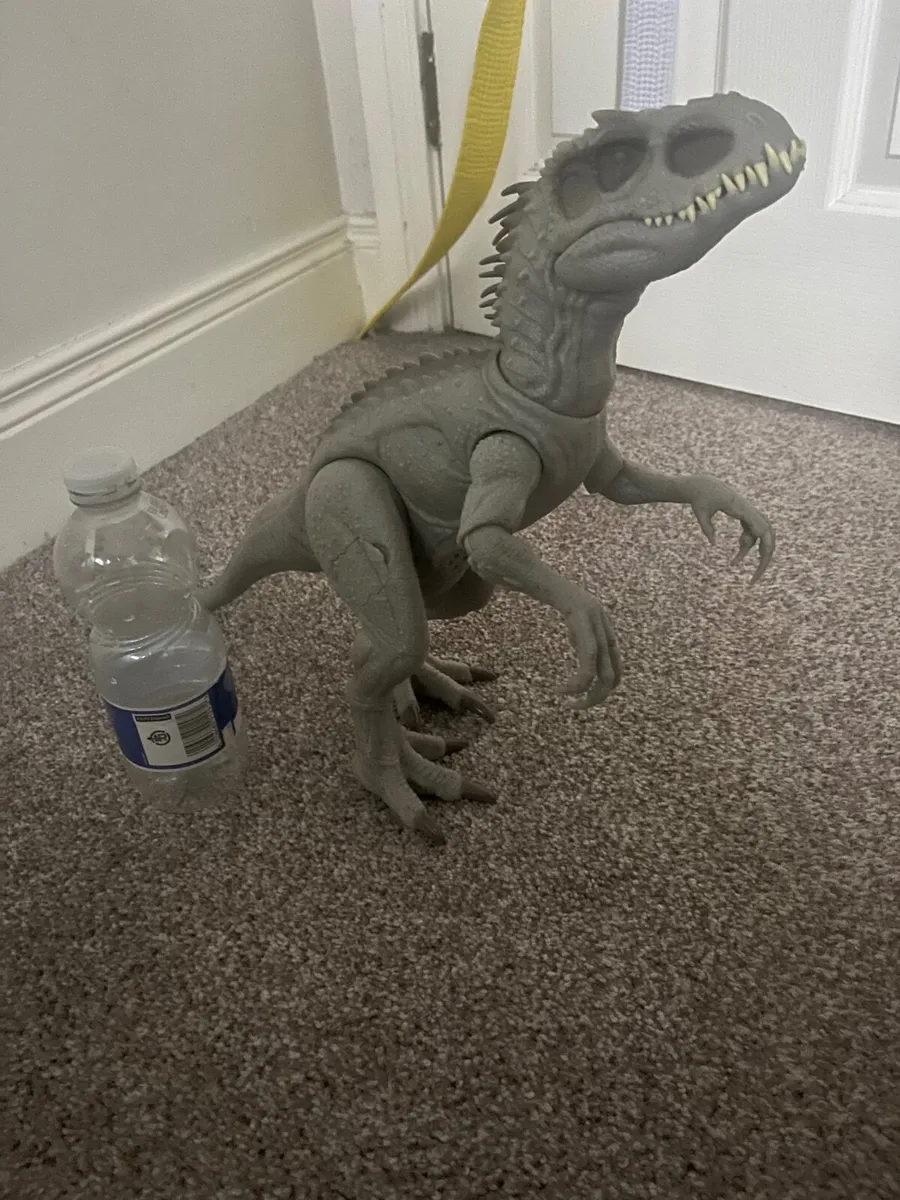 Large Dinosaurus - Image 1