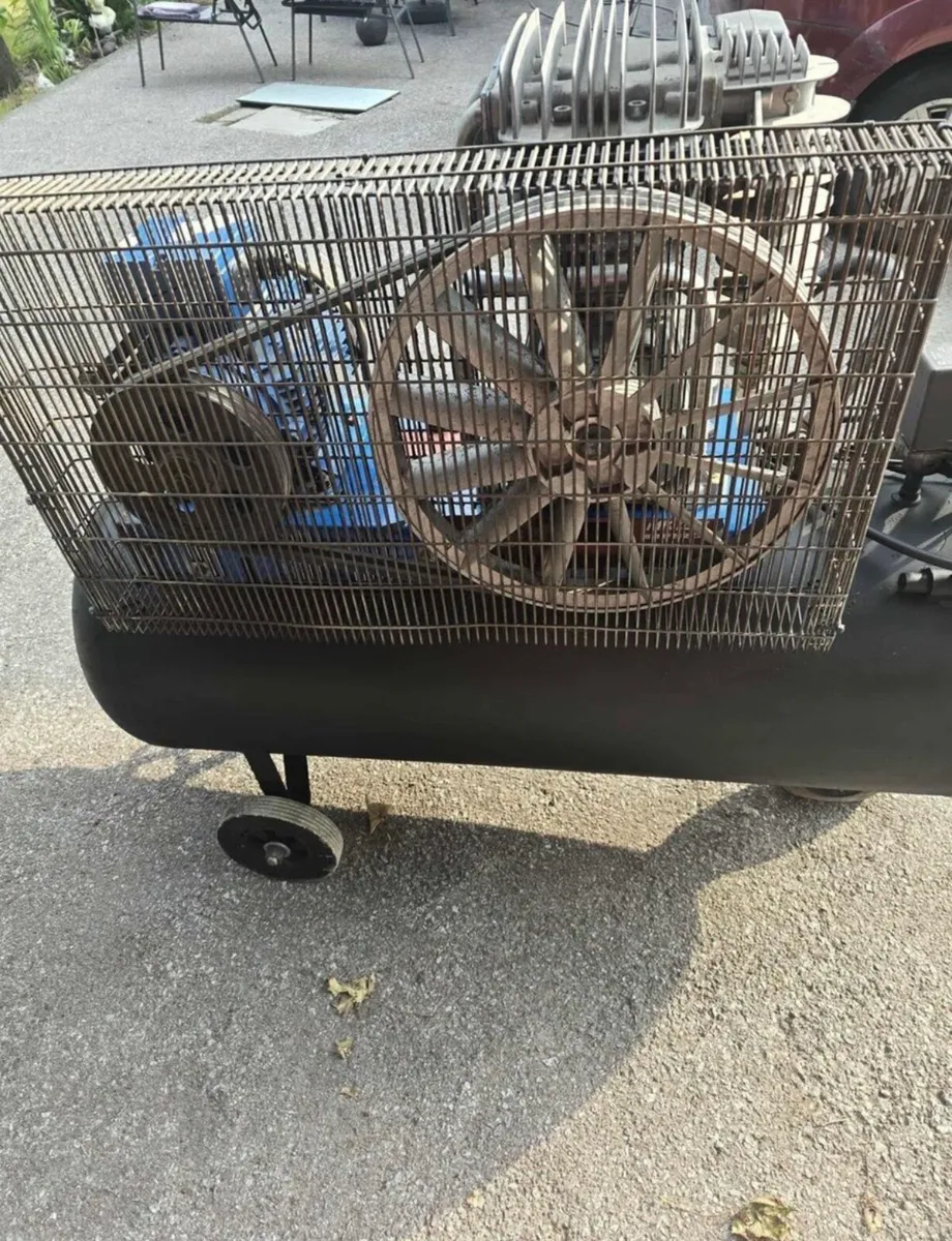 AIR COMPRESSOR 200L 400 VOLT - Image 2