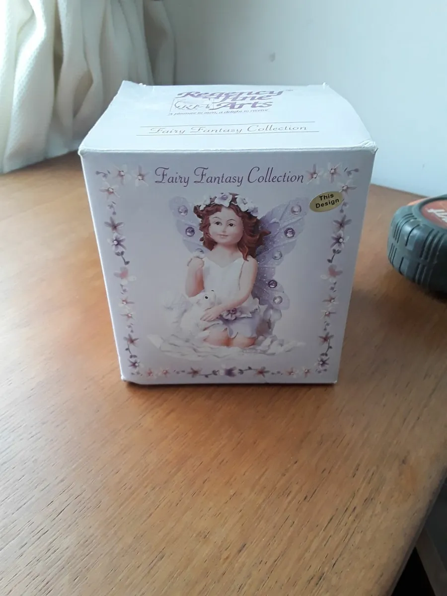 Good selection of porcelain figurines in boxes - Image 3