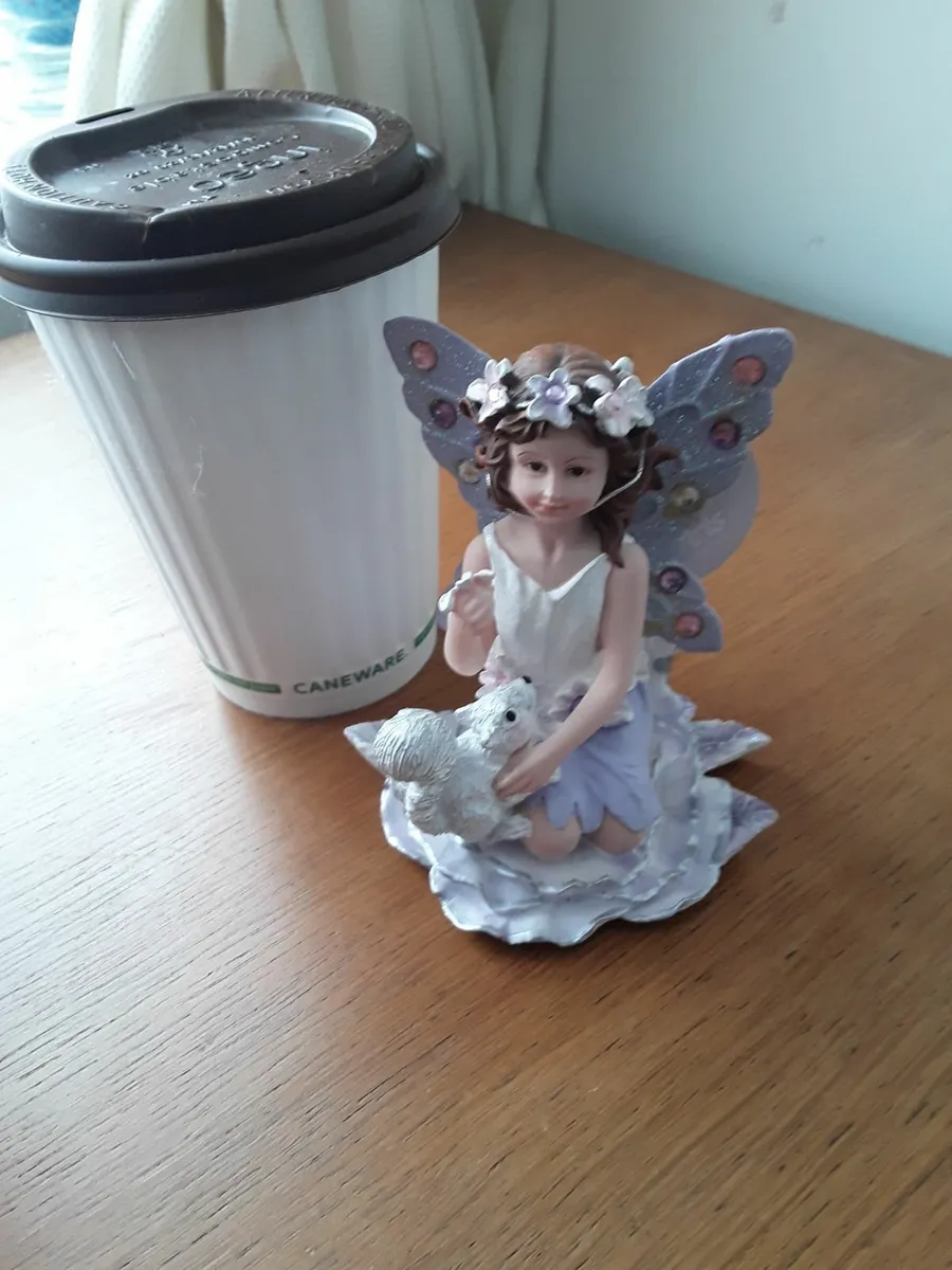 Good selection of porcelain figurines in boxes - Image 4