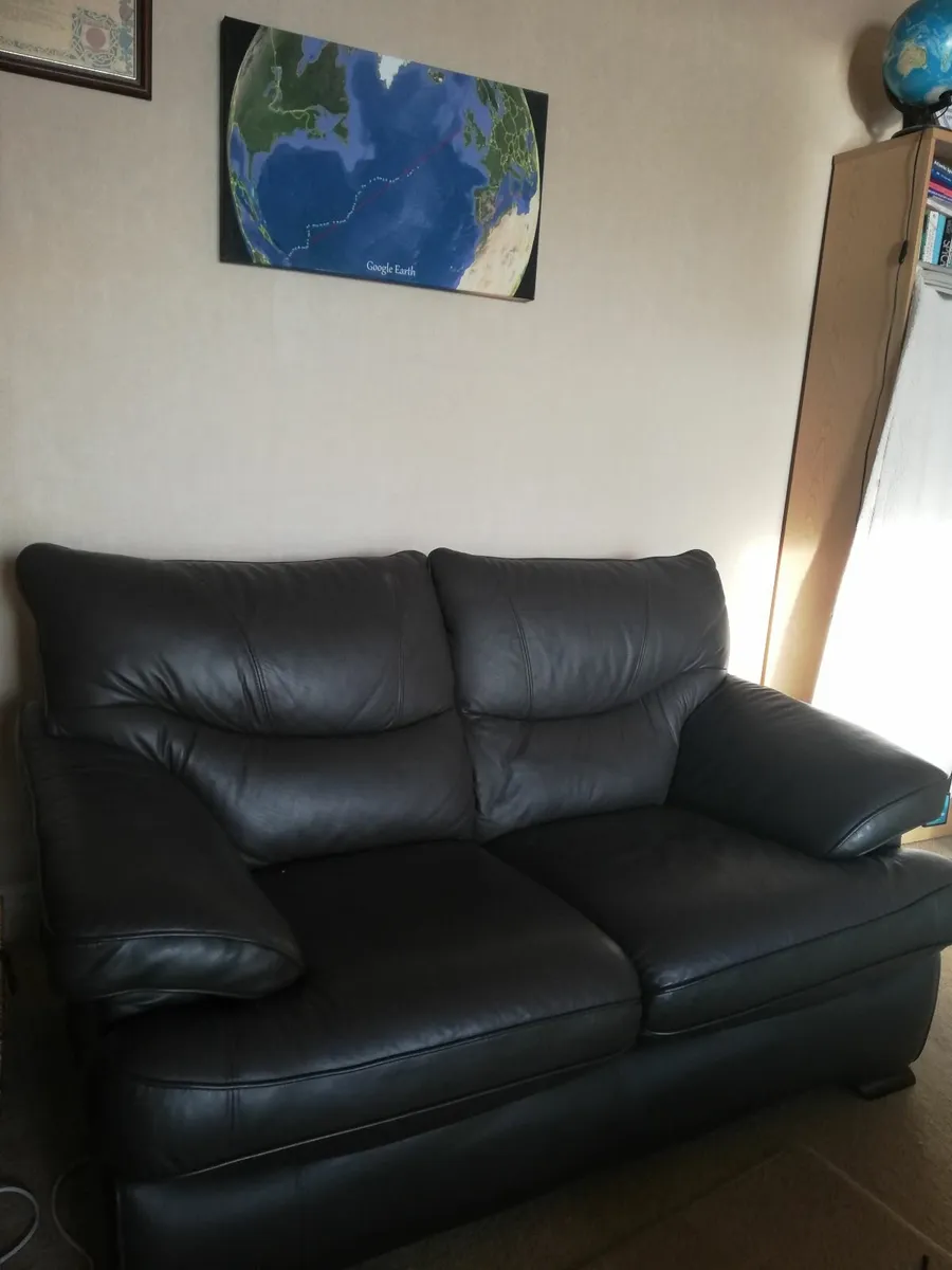 Couch settee and reclining chair - Image 2