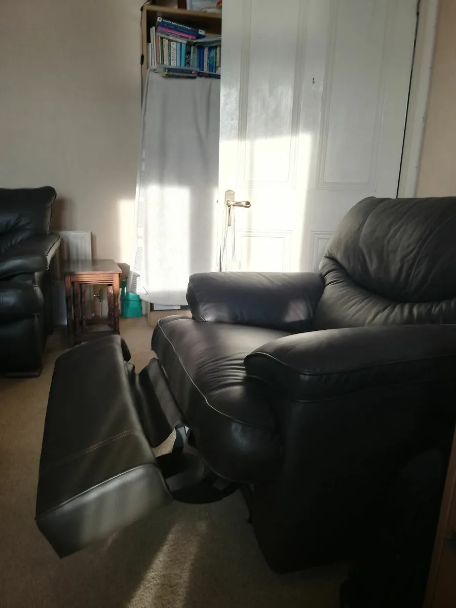 Couch settee and reclining chair - Image 3