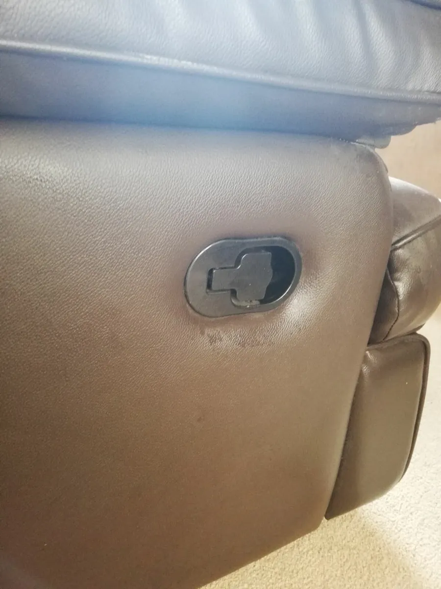 Couch settee and reclining chair - Image 4