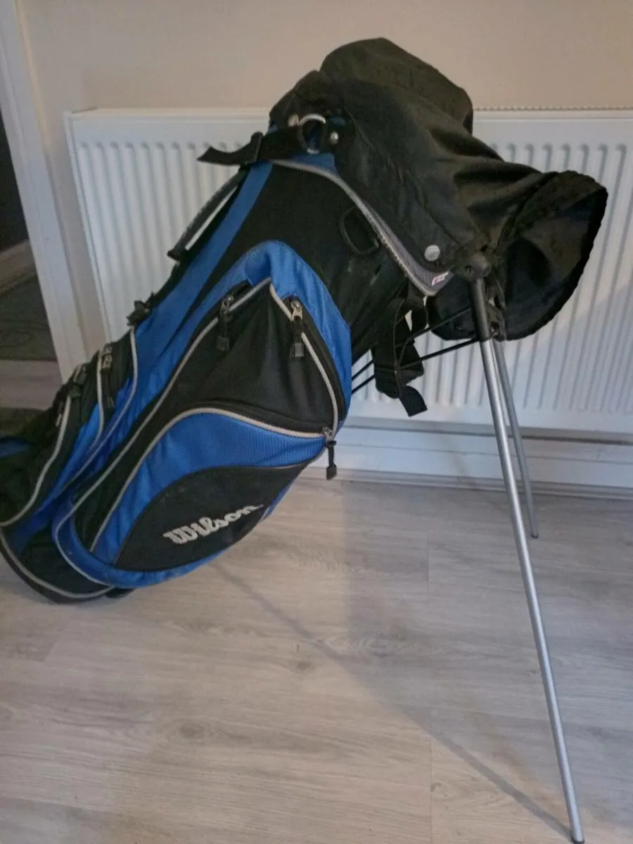 Wilson golf bag with stand. - Image 1