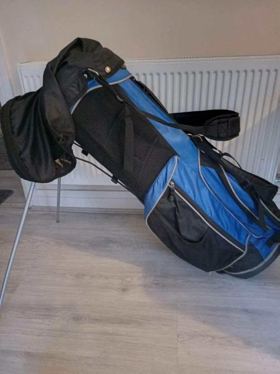 Wilson golf bag with stand. - Image 3