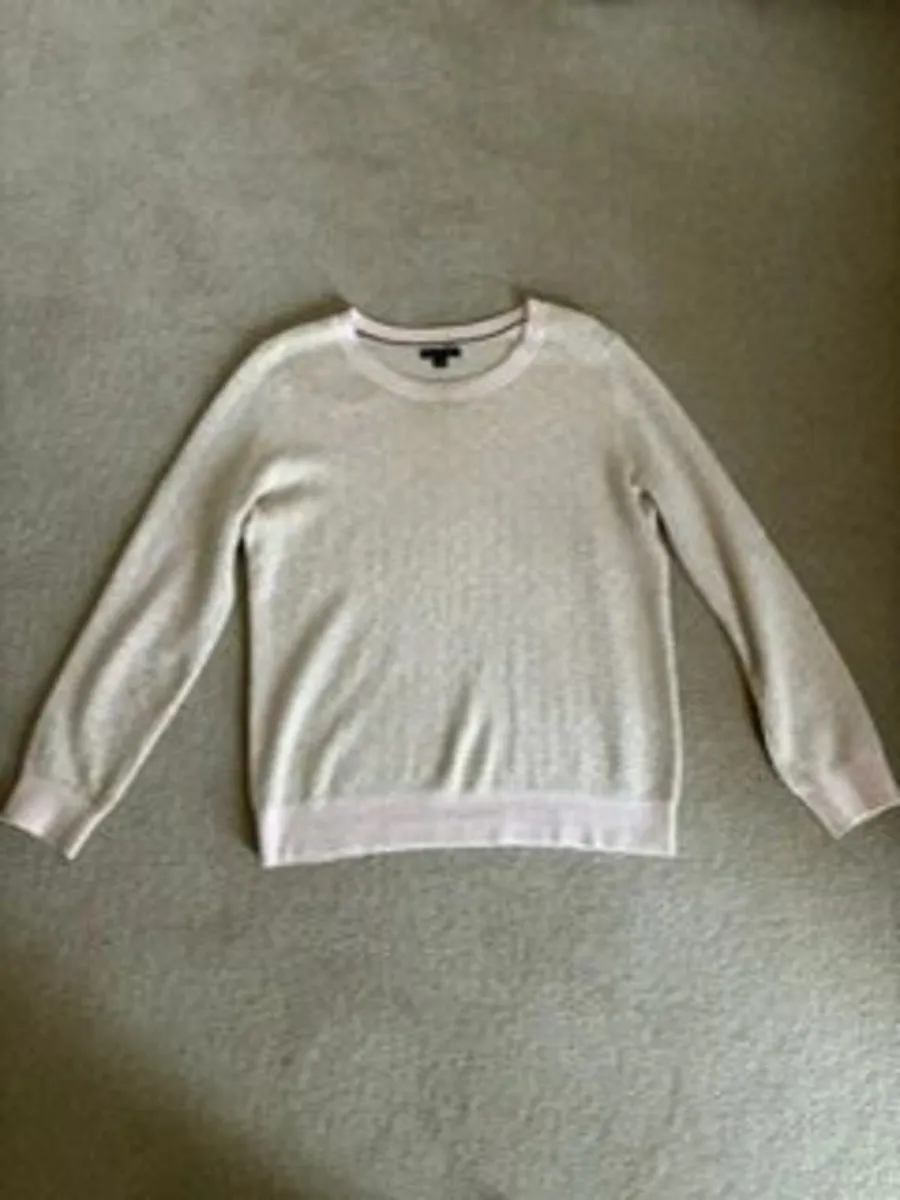 Tommy Hilfiger Blush and Gold Jumper - new Medium - Image 2