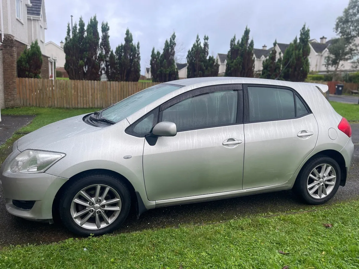 Toyota Auris 2009 Automatic 1.4 diesel - low miles - Image 2