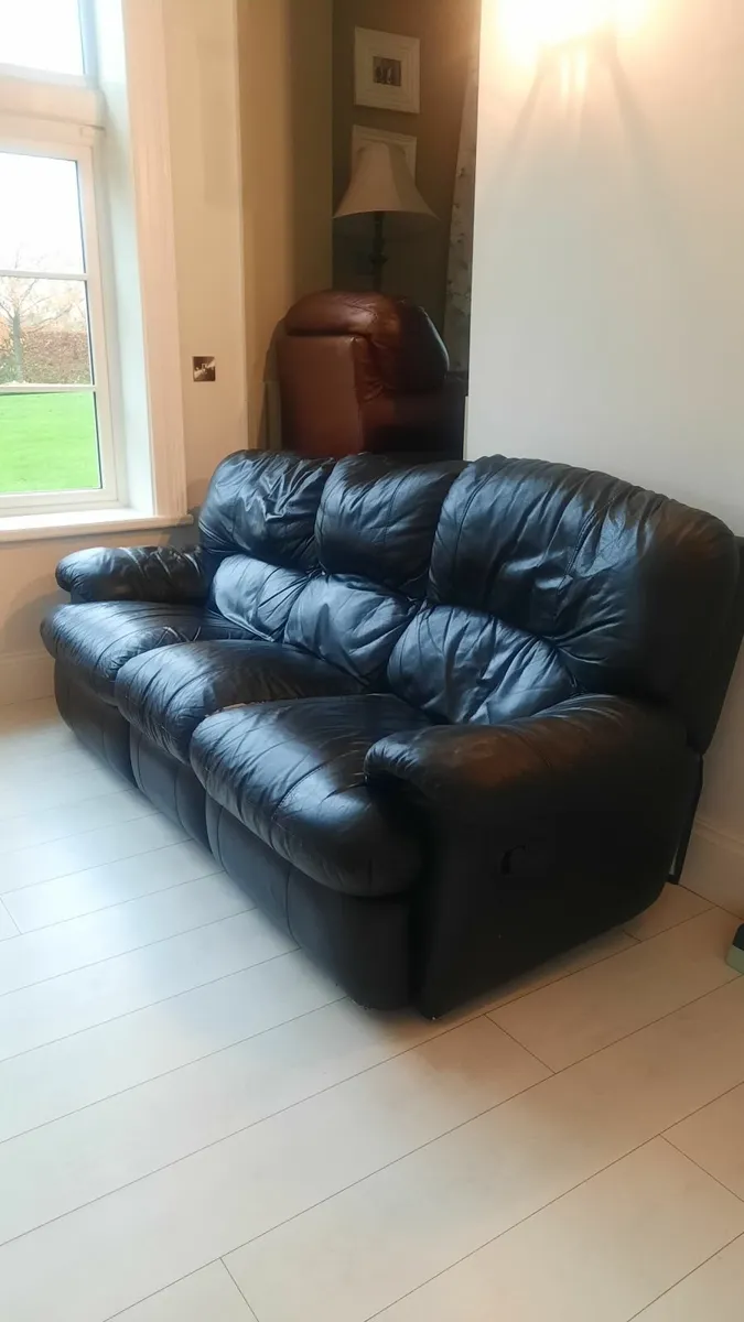 3 seater leather couch - Image 2