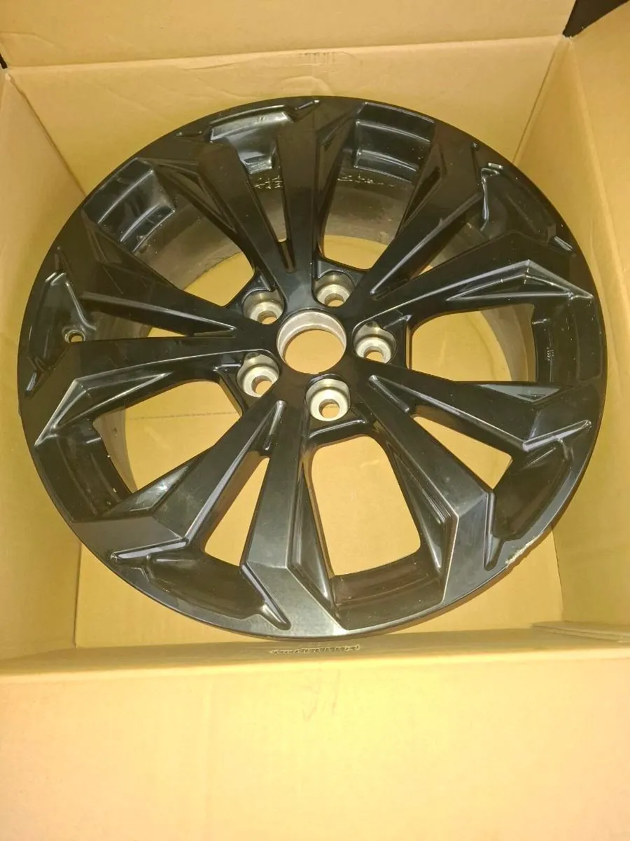 Rav 4 Alloy wheel - Image 1