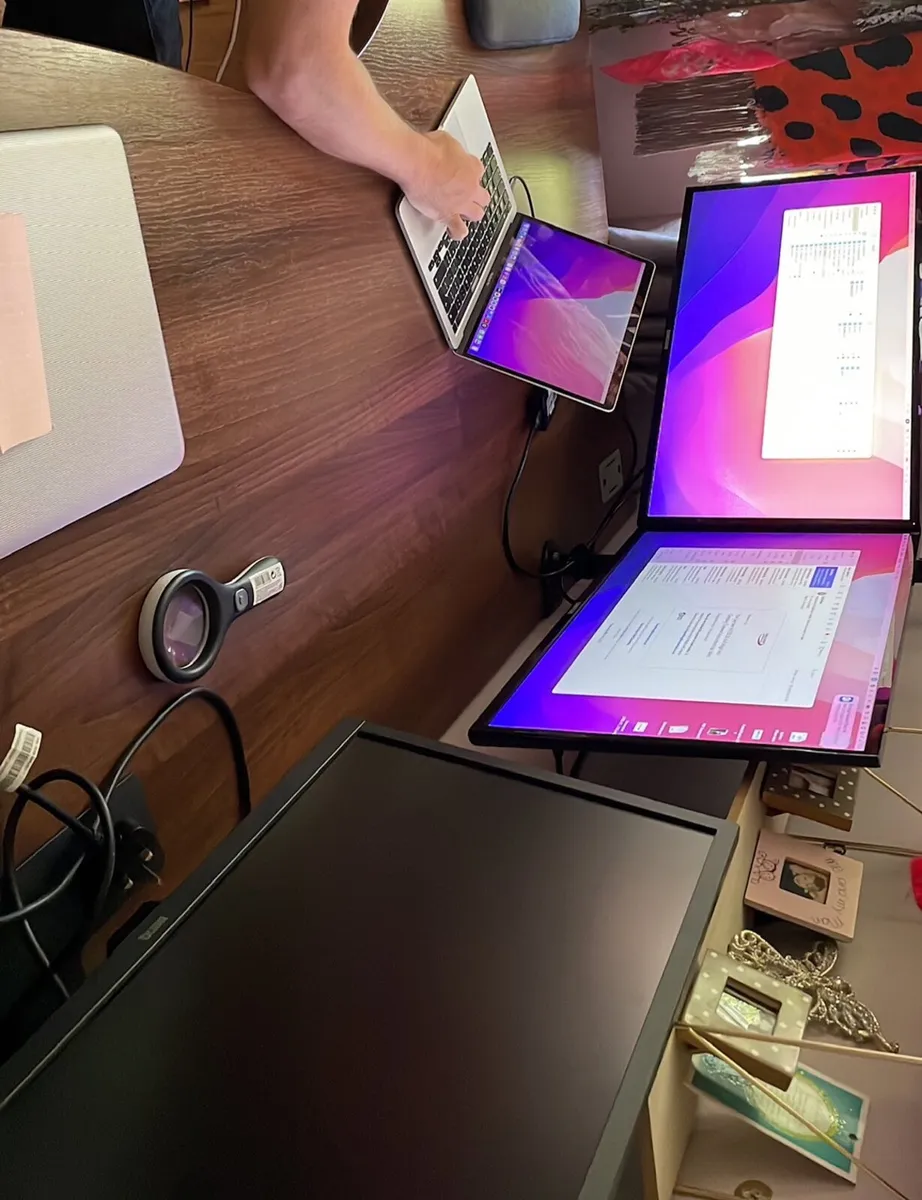 Office Table & Drawers - Image 4