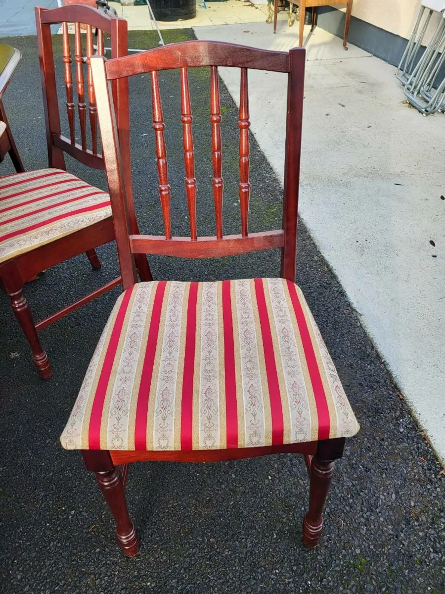 Mahogany Extending Dining Table and six chairs - Image 3