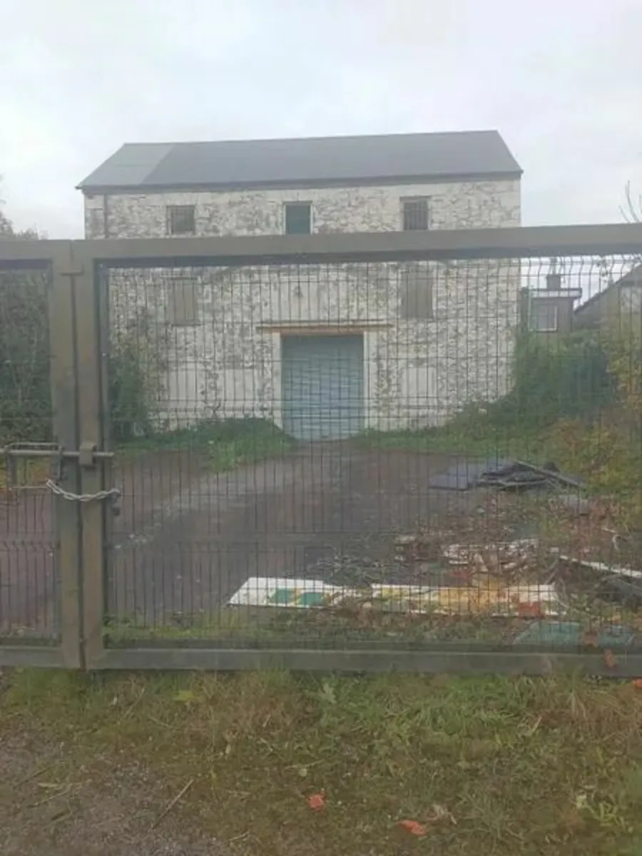 Commercial building for rent