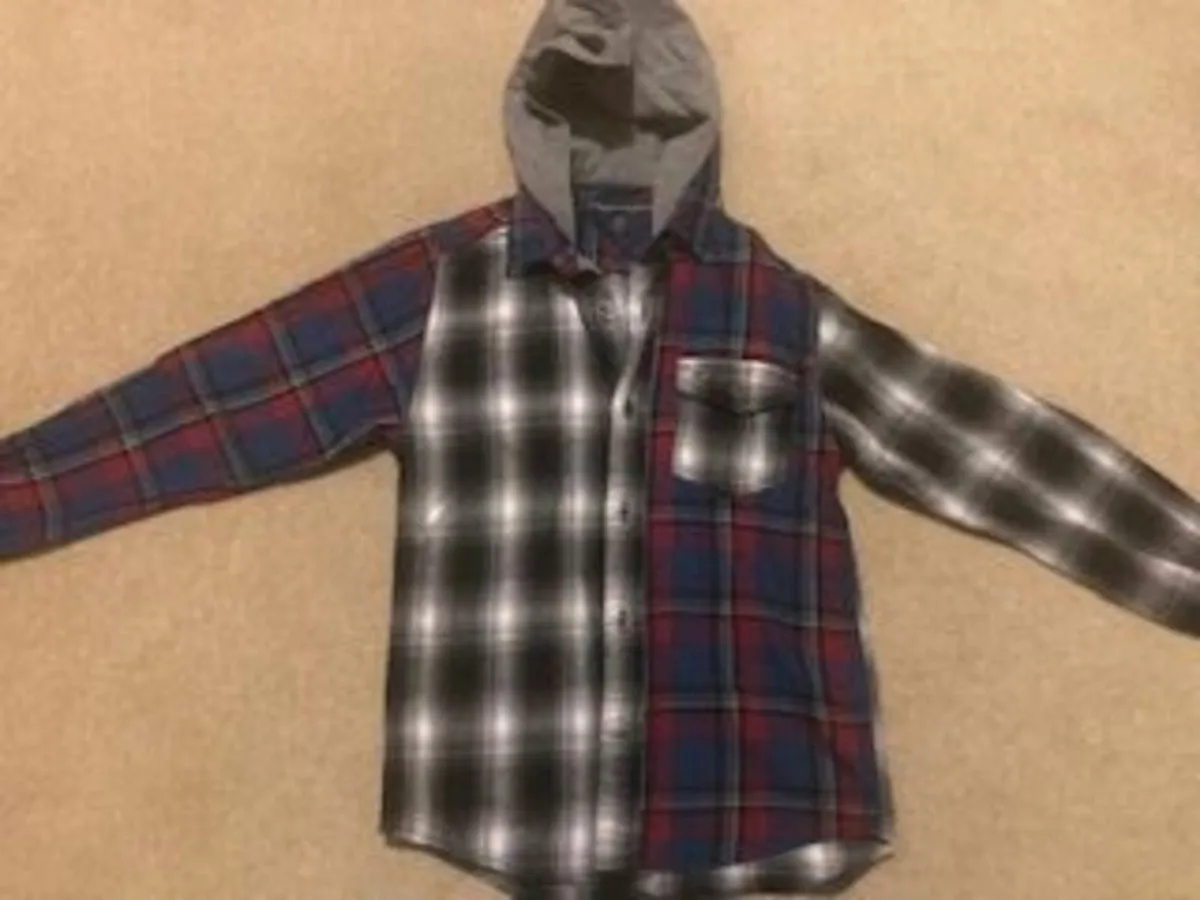 Tommy Hilfiger Hoody Shirt age 8-10 - Image 2