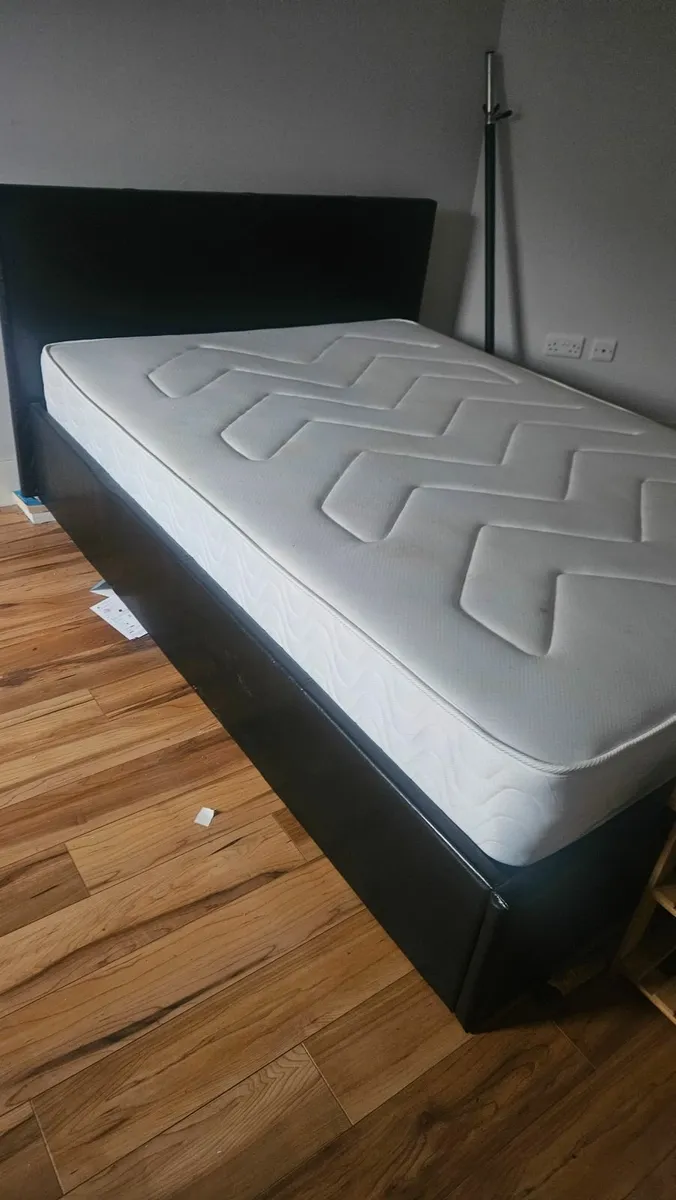 Double bed - Image 2