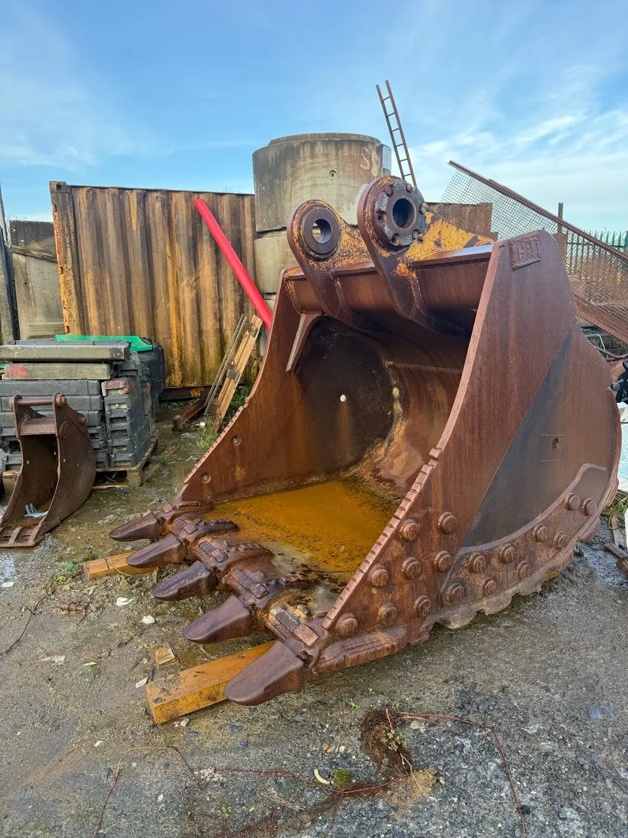 CAT 352 Extreme Duty Bucket - Image 1
