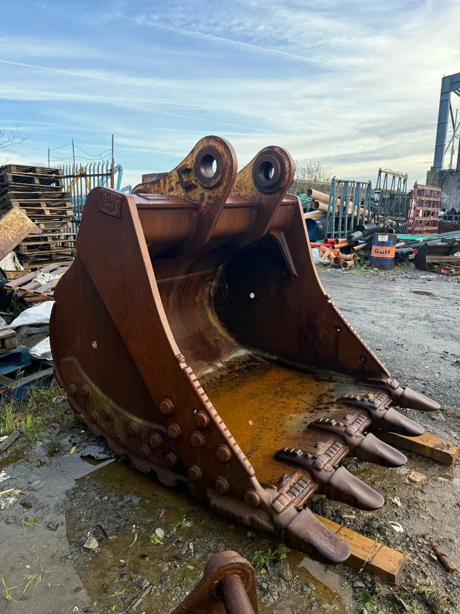 CAT 352 Extreme Duty Bucket - Image 2