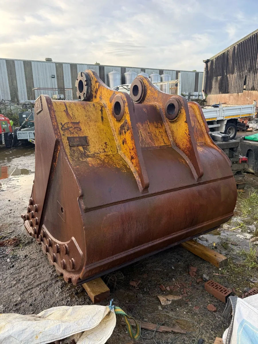 CAT 352 Extreme Duty Bucket - Image 3