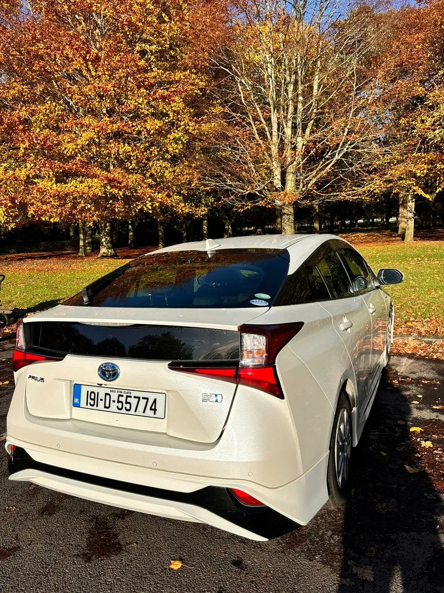 Toyota prius hybrid 2019 - Image 1