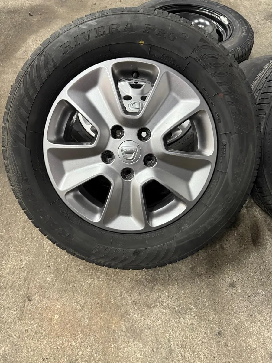 Dacia Duster Alloy Wheels & Tyres 215/65/R16 - Image 1