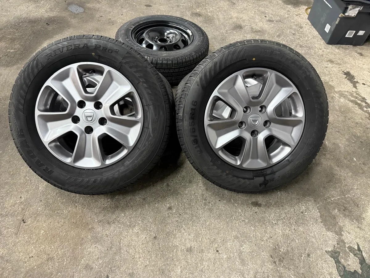 Dacia Duster Alloy Wheels & Tyres 215/65/R16 - Image 3