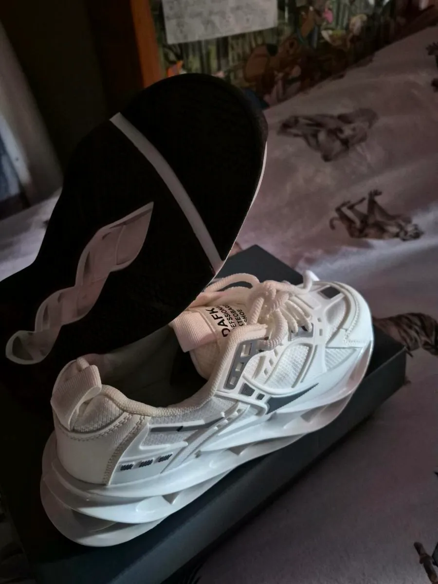 NEW TRAINERS - Image 2