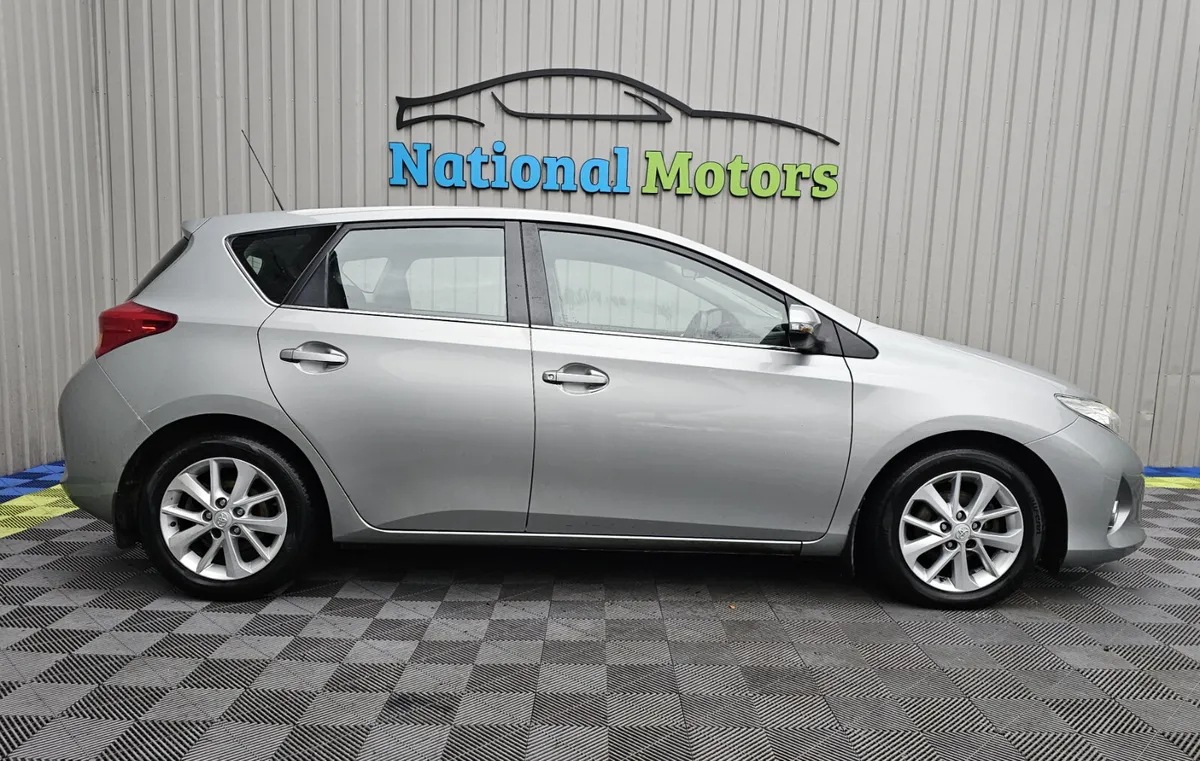 2013 Toyota Auris 1.4 D-4D 90 Aura - Image 2