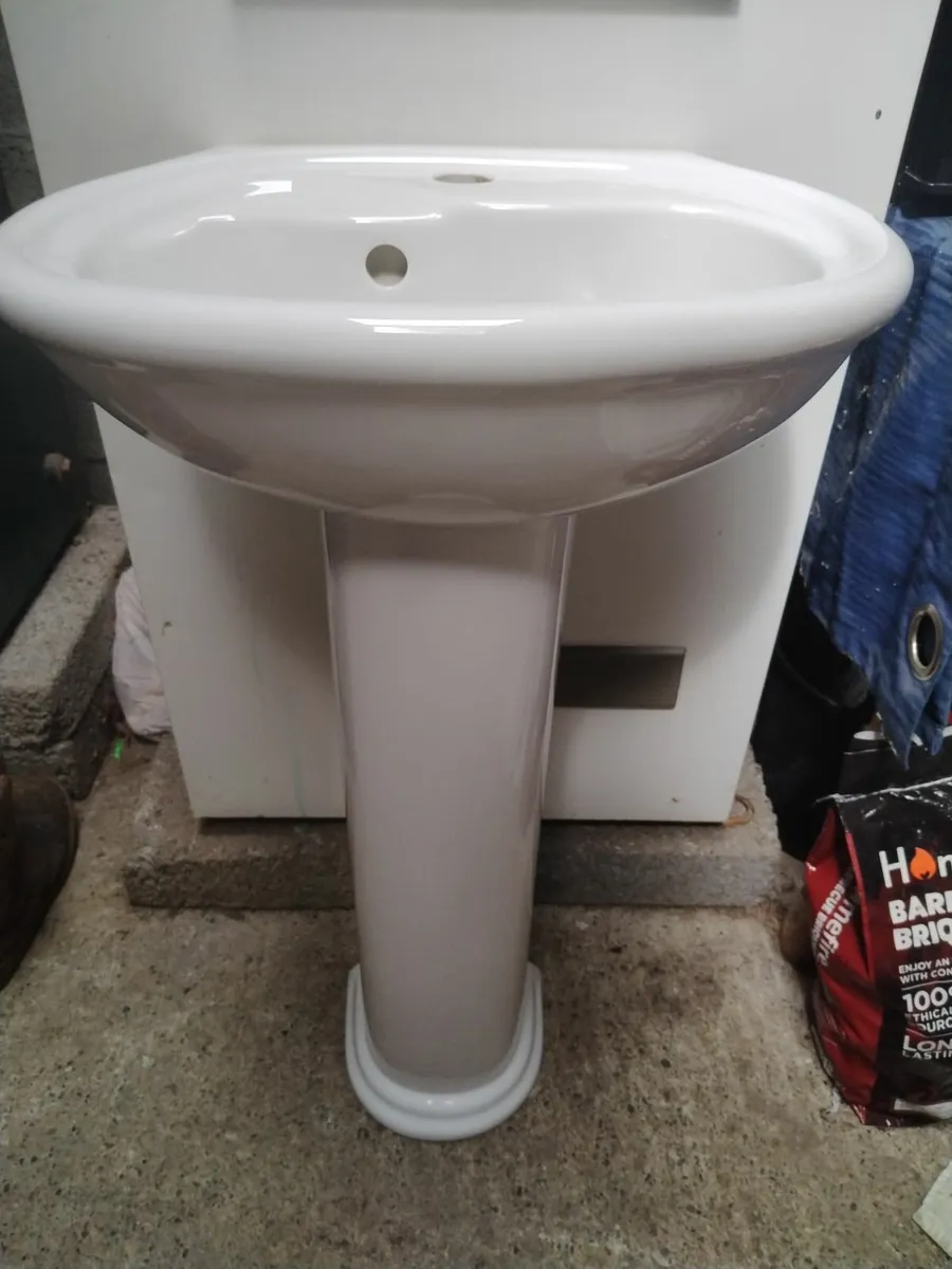 Basin and pedestal - Image 1