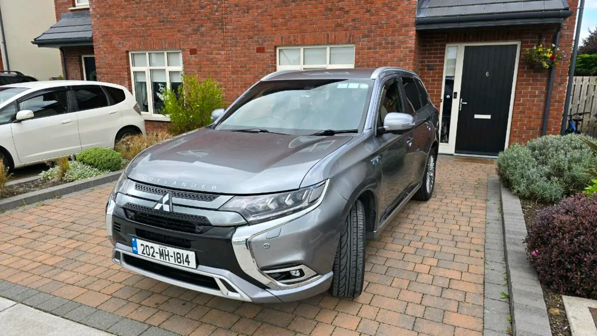 Mitsubishi outlander exceed safety. Highest spec - Image 1