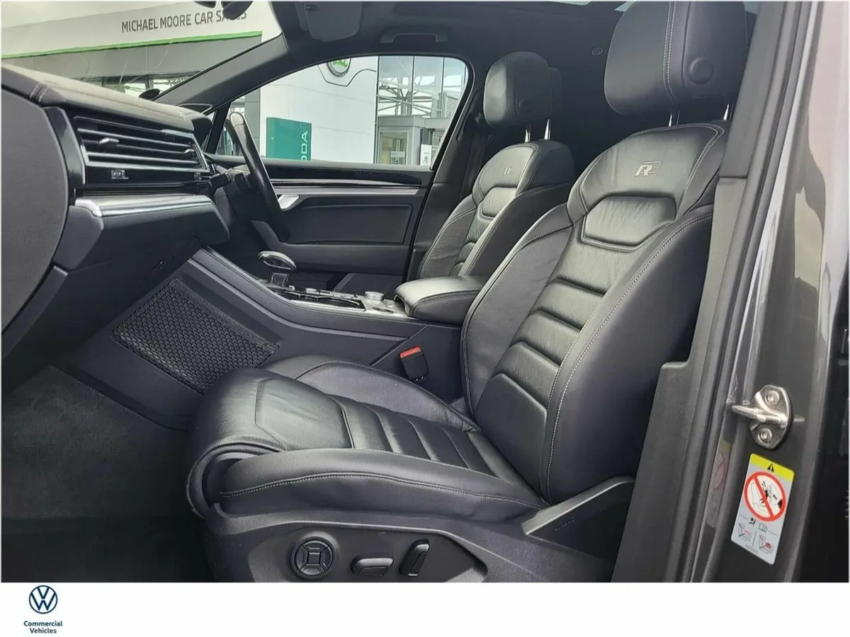 Volkswagen Touareg COMMERCIAL DESIGN R-LINE 3.0 TD - Image 4