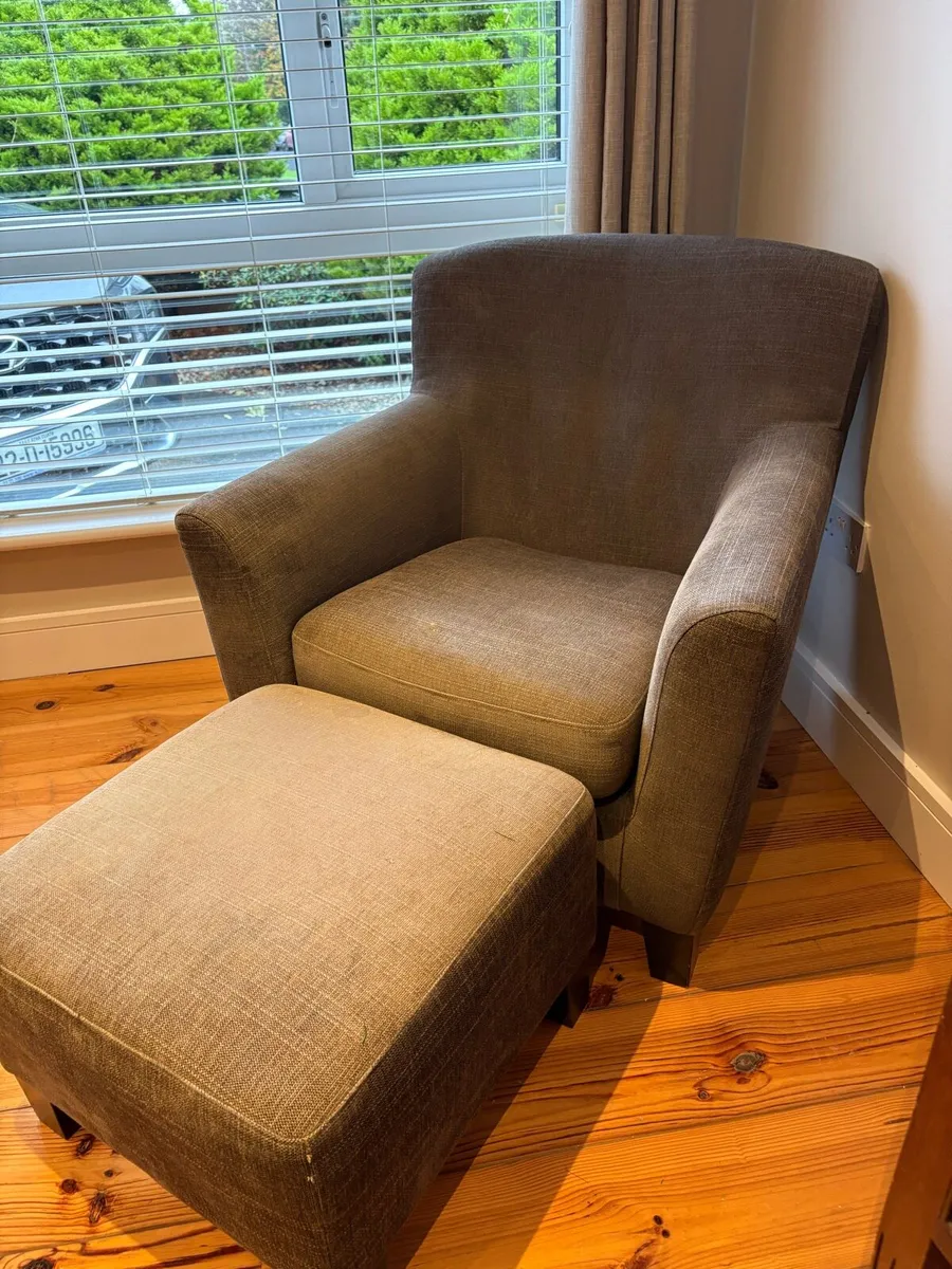 Armchair with poof - Image 2