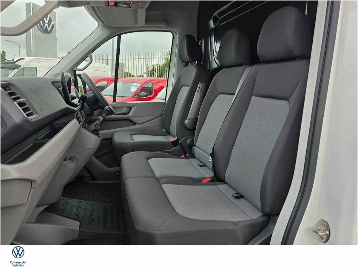 Volkswagen Crafter CRAFTER 30 MWB 140BHP  M6F - Image 4