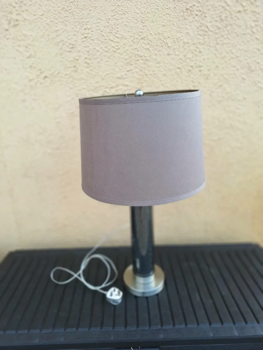 Lovely metal table lamp - Image 1